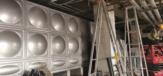 图片包含 室内, 椅子, 桌子, 蛋糕 AI 生成的内容可能不正确。